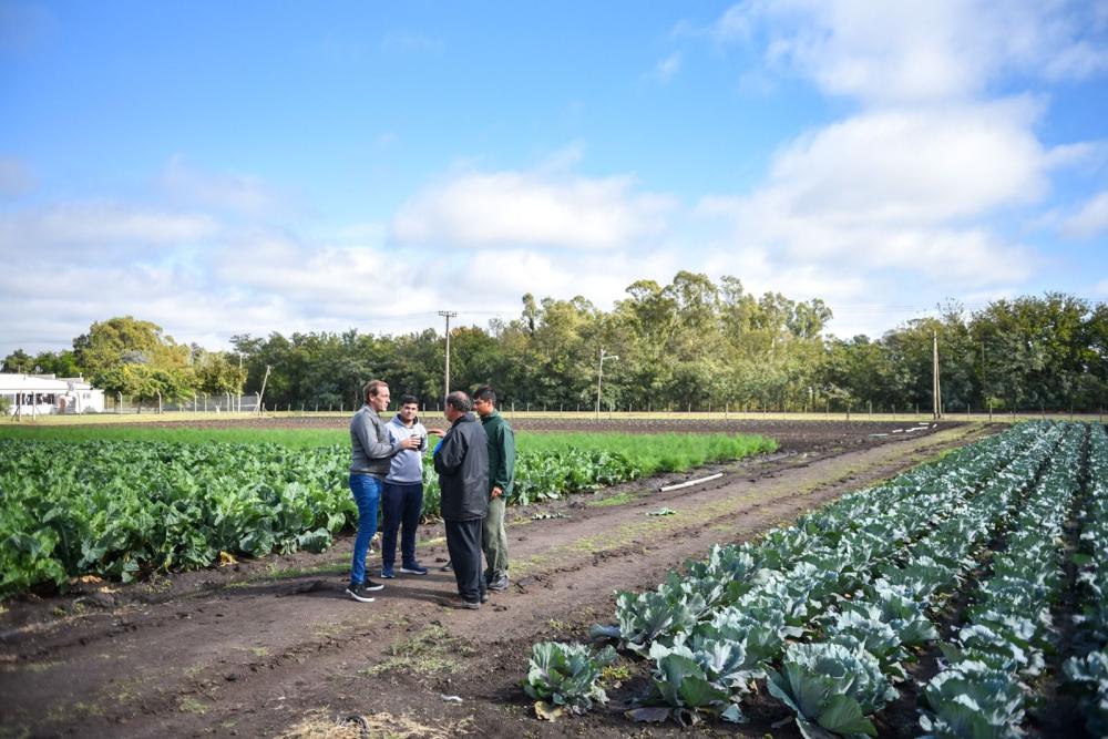 Garro recorrió Olmos: se encontró con productores y visitó a comerciantes