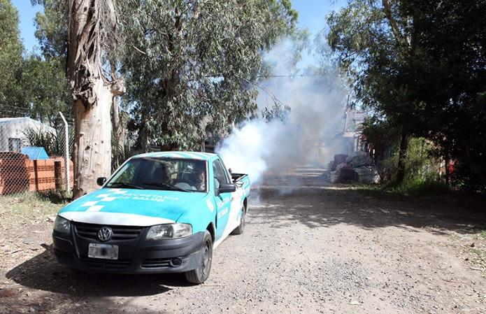 Controles de foco, fumigación y descacharreo: refuerzan la prevención del dengue en los barrios