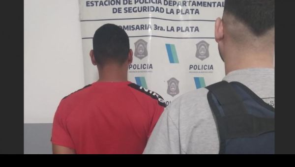 Estaba prófugo de la justicia, fue al acto de Cristina y terminó preso