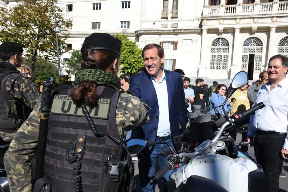 Garro en la presentación de nuevos móviles y efectivos para La Plata: “Van a recorrer los distintos barrios de nuestra Ciudad”