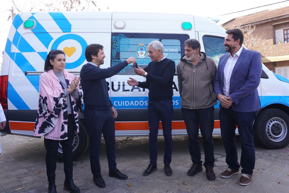Kreplak visitó el hospital "Larrain" y entregó una ambulancia