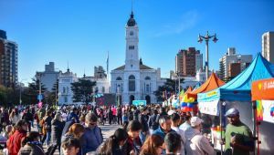 La Plata Ciudad Mundial: En una colorida jornada, miles de vecinos disfrutaron del Fan Fest de Plaza Moreno