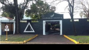 Hicieron un trío, se negaron a pagar el hotel alojamiento y terminaron detenidos