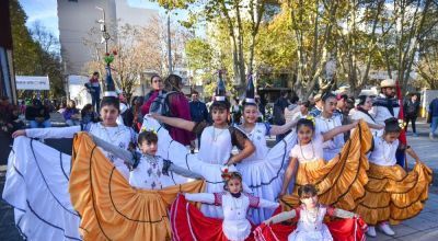 La colectividad paraguaya llenó de arte y gastronomía la plaza Islas Malvinas