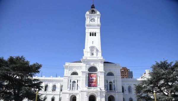 Cómo funcionarán los servicios municipales durante los feriados del jueves y el viernes