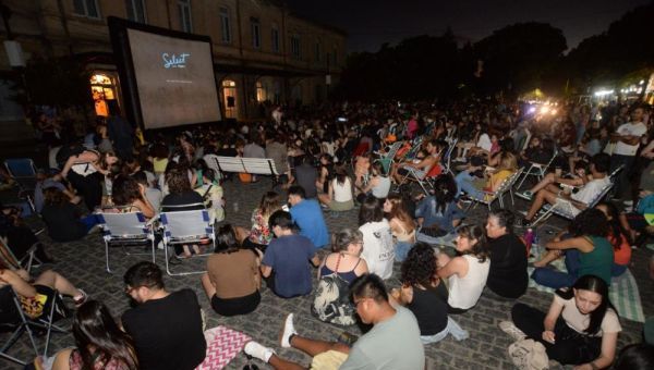 Levanta el telón la temporada de películas en el Polideportivo Los Hornos