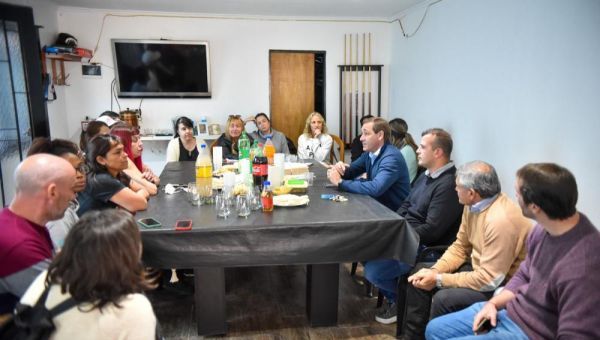 Garro recorrió las obras de la nueva Delegación de Tolosa y supervisó la instalación de cámaras de seguridad