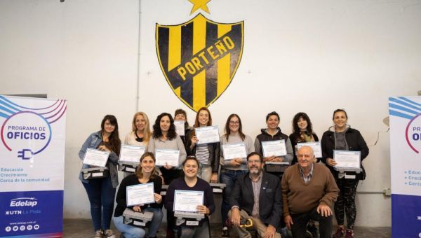 Estudiantes del Programa de Oficios de EDELAP y la UTN renovaron instalaciones eléctricas del Club Porteño 