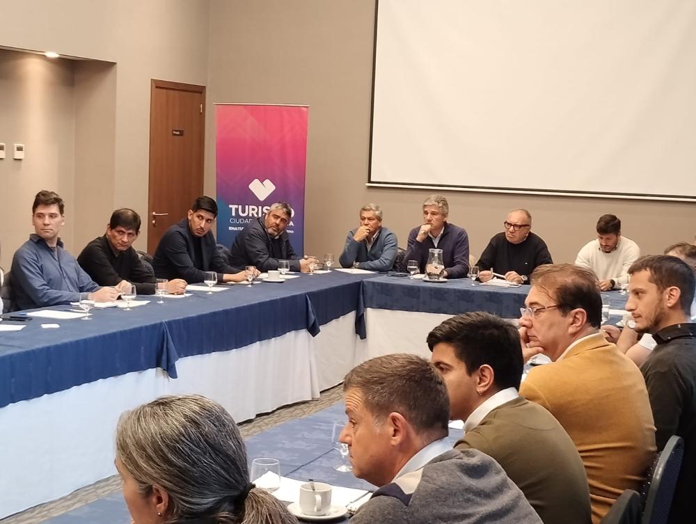 Reunión del Municipio y el sector turístico: La Plata se prepara para el tramo decisivo del Mundial