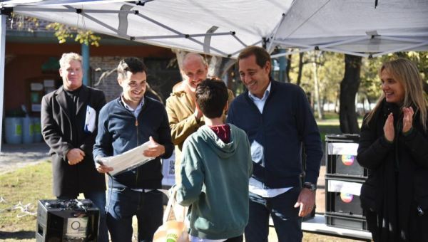 Garro entregó composteras a escuelas en el Día Mundial del Ambiente