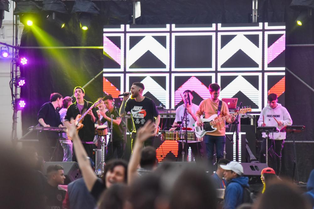 La Plata festejó el Día de la Primavera con música y actividades en Plaza Malvinas