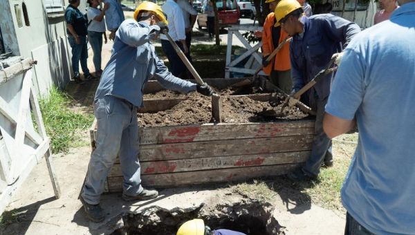 Municipio y Provincia comenzaron el recambio de cañerías de agua potable en La Plata