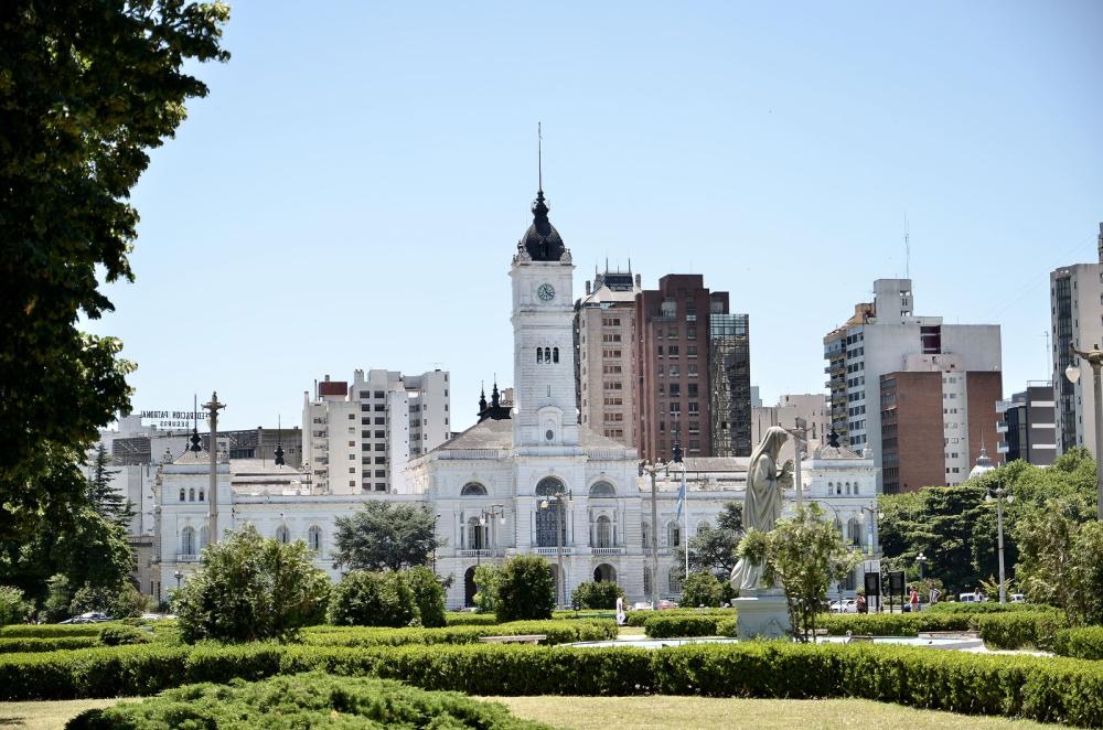 Anuncian aumento del 56% del salario mínimo municipal y nuevo escalafón