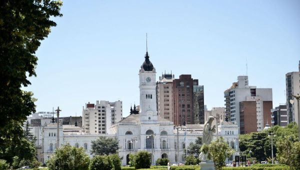 Anuncian aumento del 56% del salario mínimo municipal y nuevo escalafón