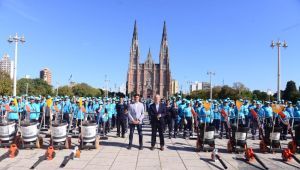 Alak presentó el Plan Otoño 2025 con nuevos camiones para reforzar la limpieza de hojas en La Plata