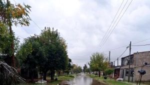 Lluvia torrencial, granizo y vientos huracanados generan caos y anegamientos