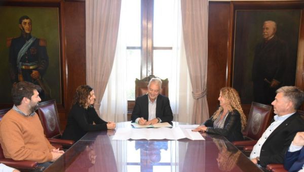 Histórico: el intendente Alak escrituró el Parque Industrial La Plata II
