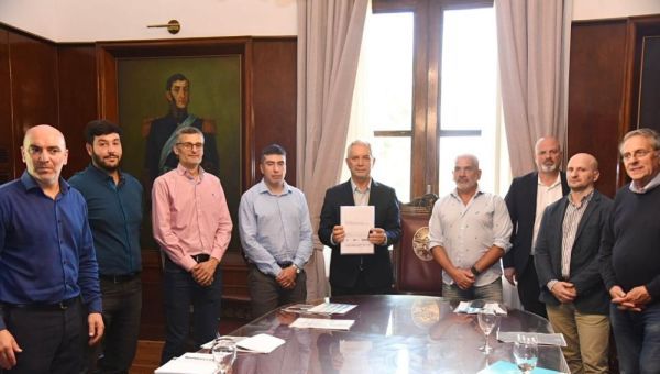 Avanzan con una política integral de tratamiento y compactación de vehículos municipales y abandonados 