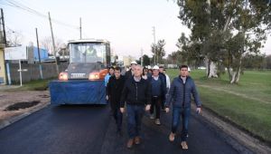 Con la pavimentación del ingreso a la localidad, Alak puso en marcha el plan de obras en Arturo Seguí