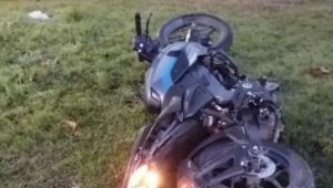 Un motociclista murió tras chocar contra un micro